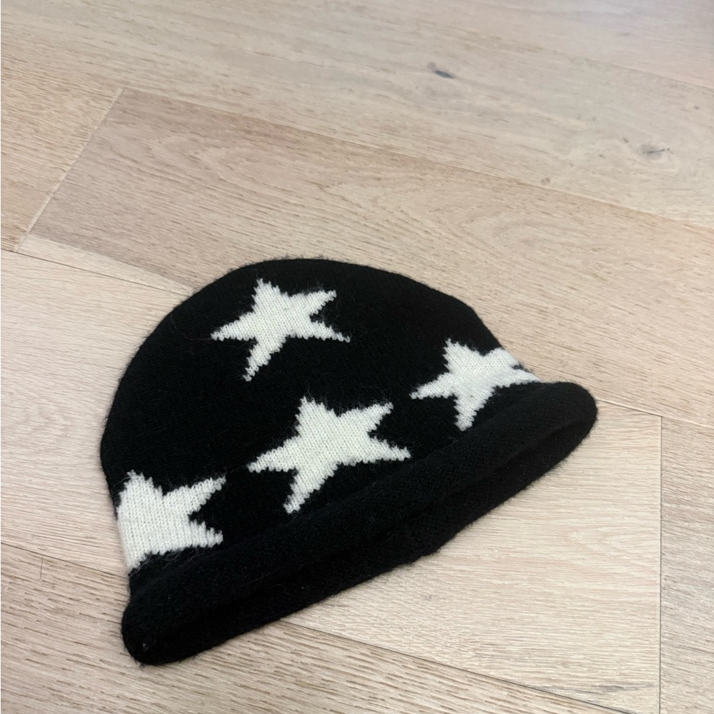 Unisex Hot Topic Black Star Knit Beanie Hat